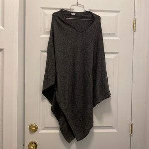 Cashmere Poncho in grey - size small